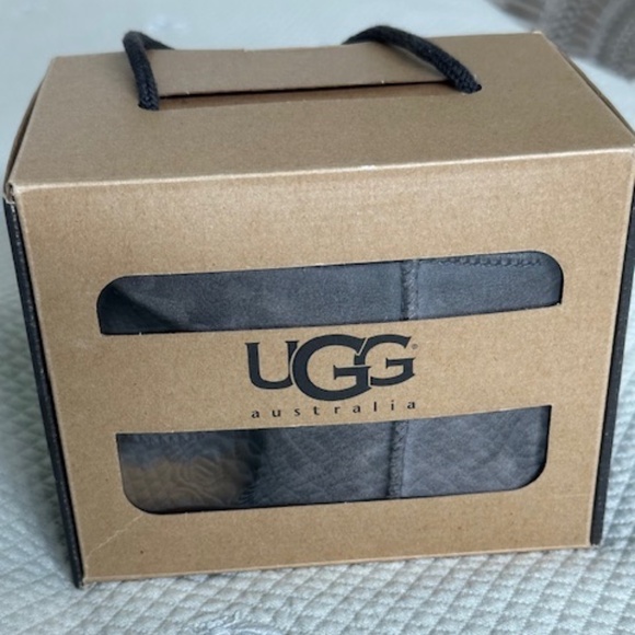 UGG Unisex Baby Infant Erin Suede Sheepskin Boots, Charcoal Color, Real Lamb Fur - Picture 4 of 6